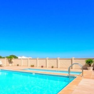 Лестница для бассейна: как выбрать для комфорта и безопасности?